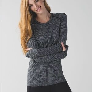 L- 106 🍋 Lululemon 🍋 Rest Less Pullover (First Release)
Heathered Black